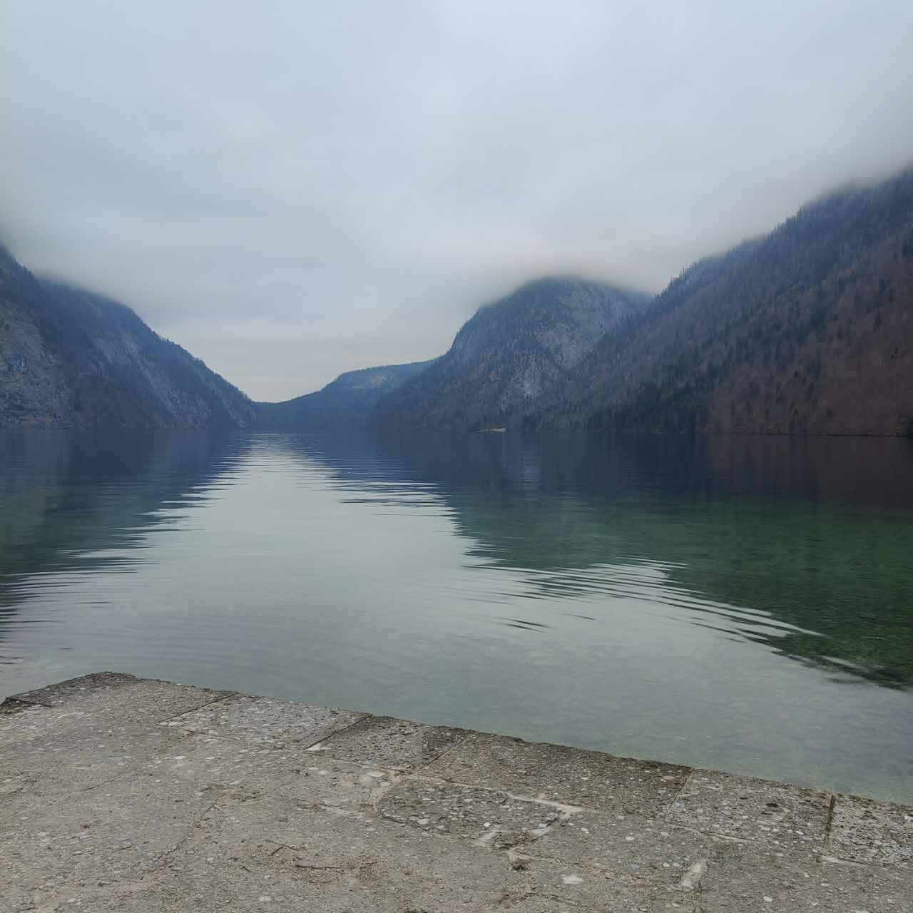 国王湖附近的山景